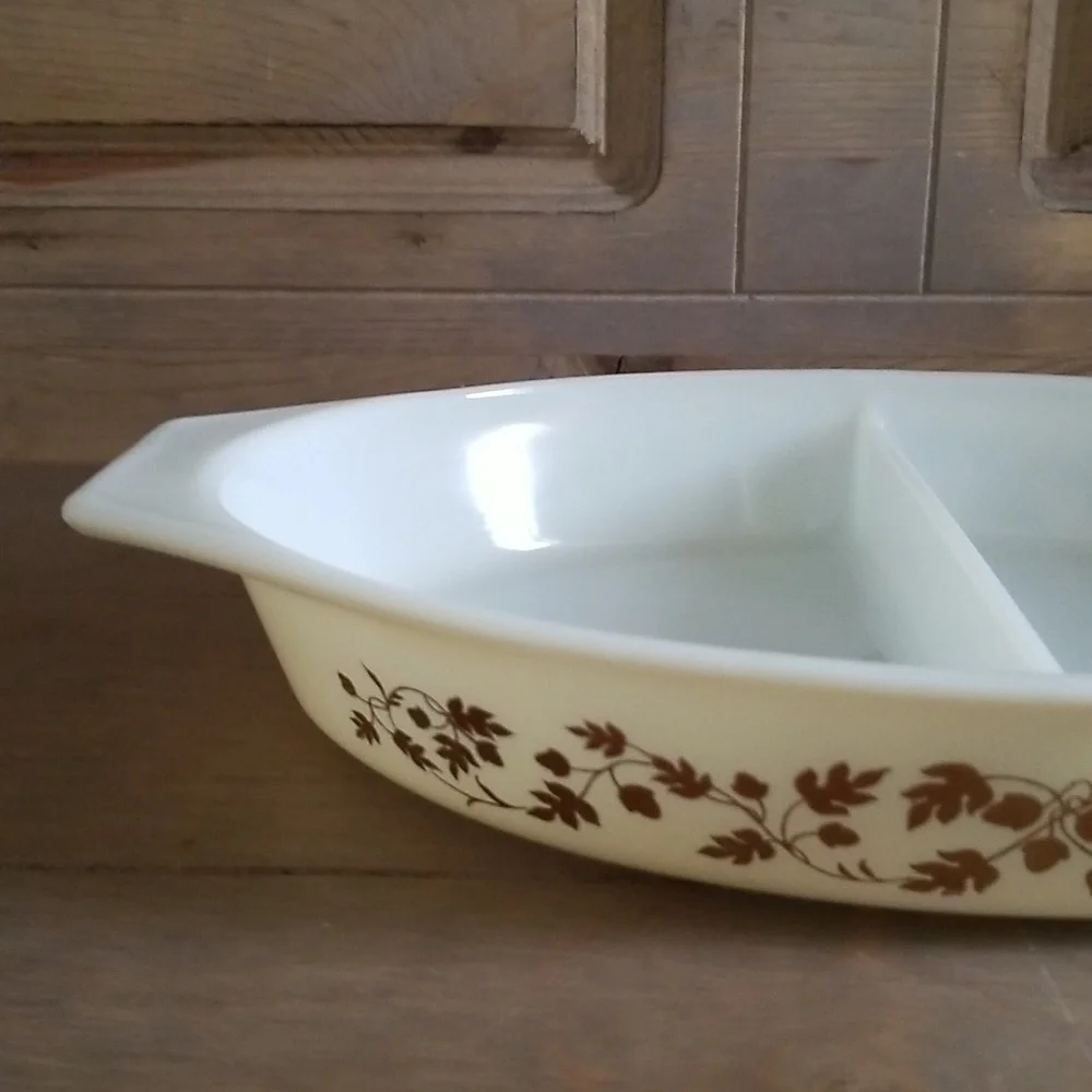 Pyrex vintage gold